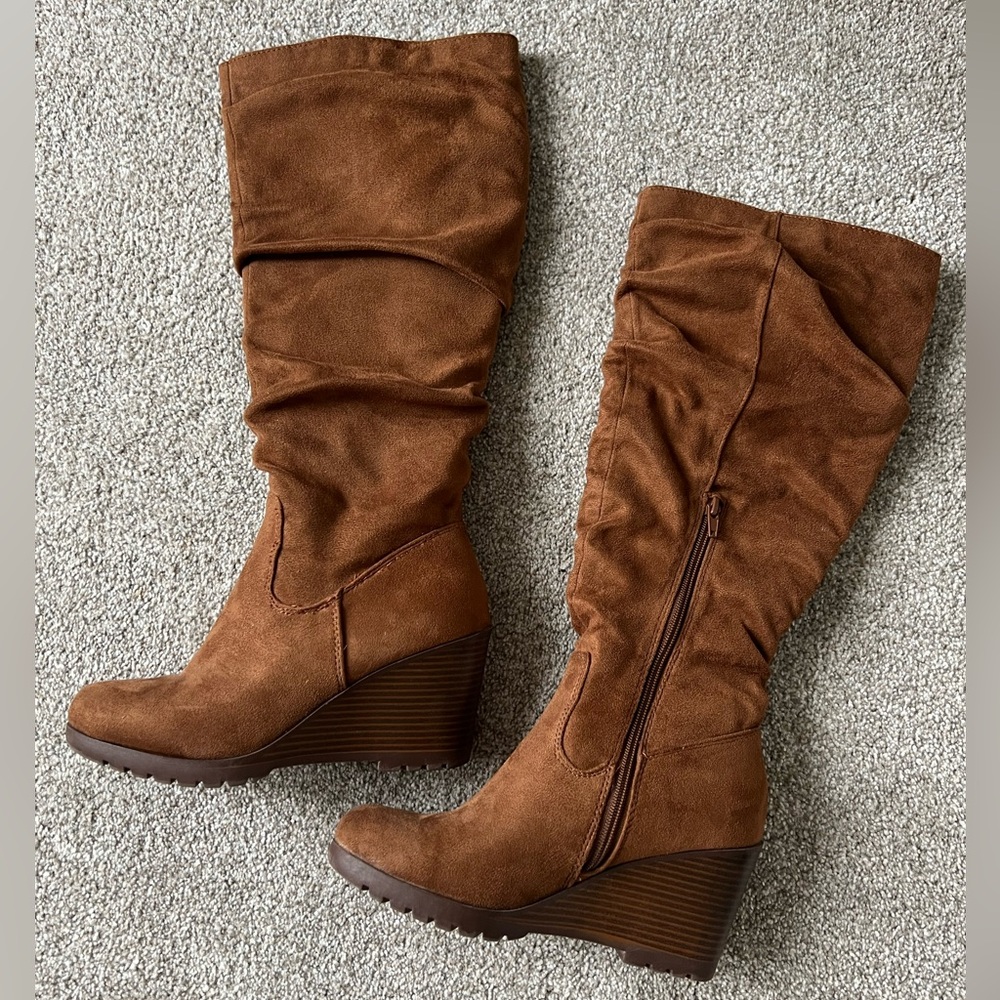 Knee high ruched wedged chestnut boots